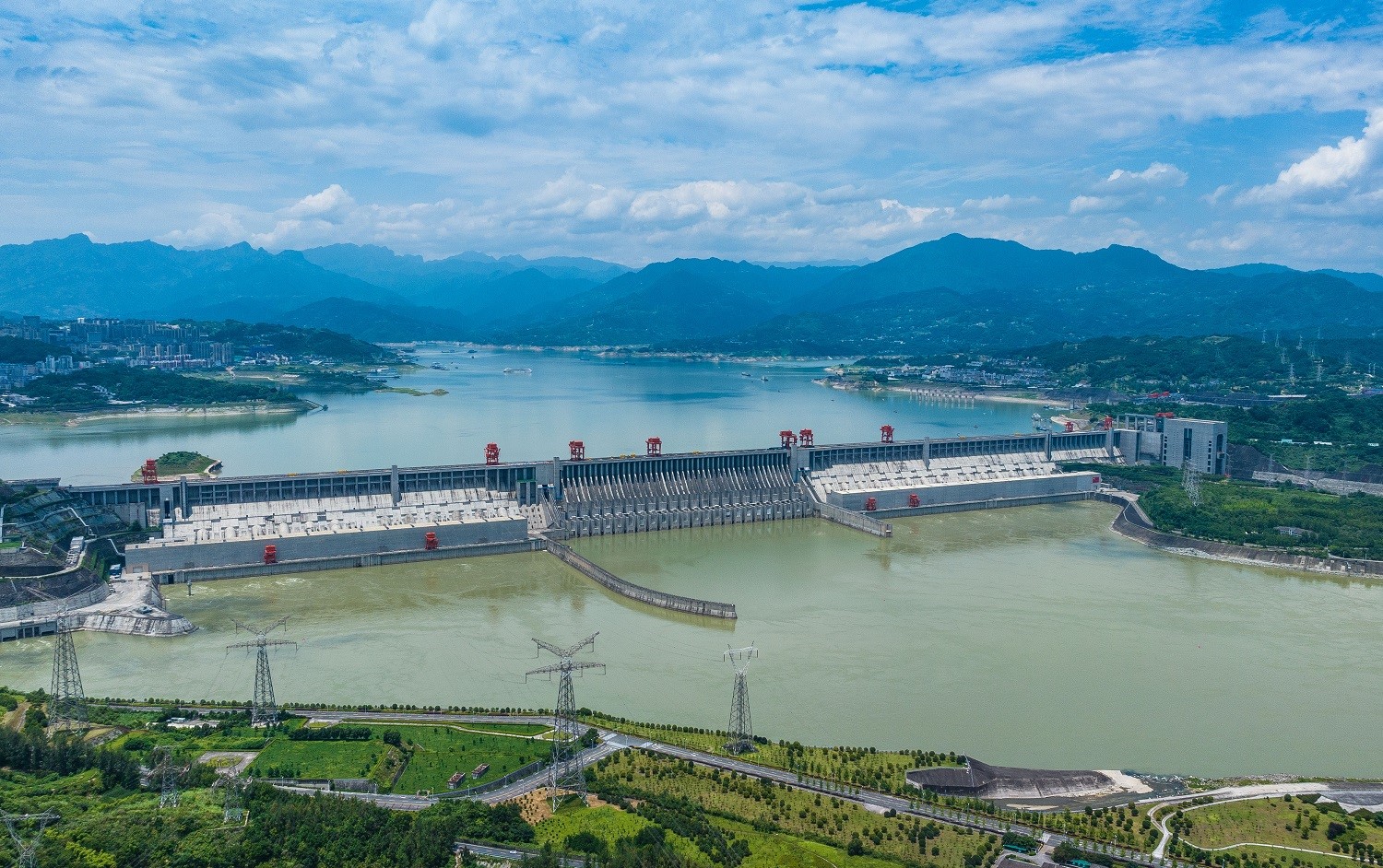 Крупнейший в мире каскад ГЭС установил новый рекорд