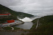 На Колымской ГЭС открыли затворы водосбросной плотины