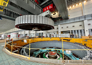 На Красноярской ГЭС новый ротор модернизированного гидроагрегата (ЕвроСибЭнерго)